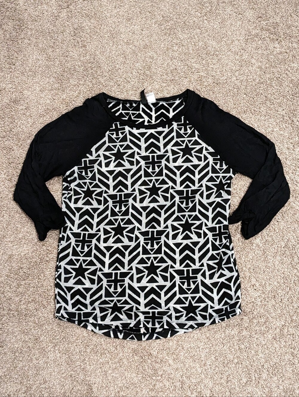 H&M Black and White Geometric Raglan Long Sleeve Top